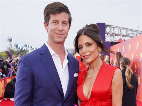 bethenny frankel husbands  [17] Although the couple later faced one brief breakup, they got engaged in February 2021